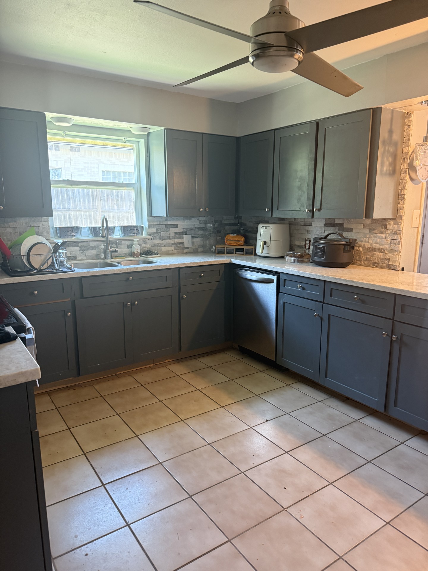 Kitchen 2.jpeg